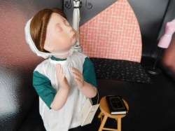 9.5" Amish Blessings Porcelain Girl Child Rebeccah Doll Kneeling At Prayer, Stool, Bible, Box Julie Good Kruger